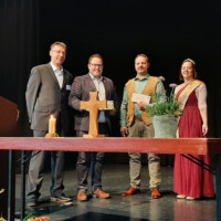 Oliver Lenz (1. Vors. LHI), Marcel Schlosser (Bürgermeister Grünberg), Samuel Krutzky (1. Vors. IV Grünberg) und Honigkönigin Kathrin I.